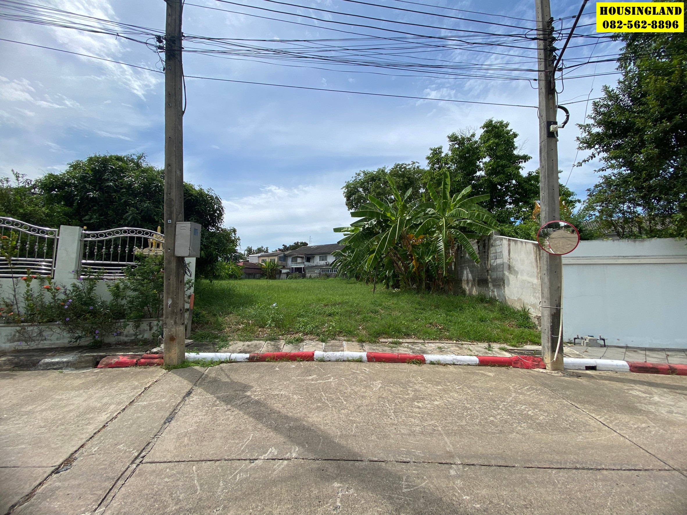 ขายด่วนที่ดินถมแล้ว ในหมู่บ้านชวนชื่นการ์เด้นวิลล์  ซอย 7 ตำบลบางเดื่อ อำเภอเมืองปทุมธานี จังหวัดปทุมธานี  